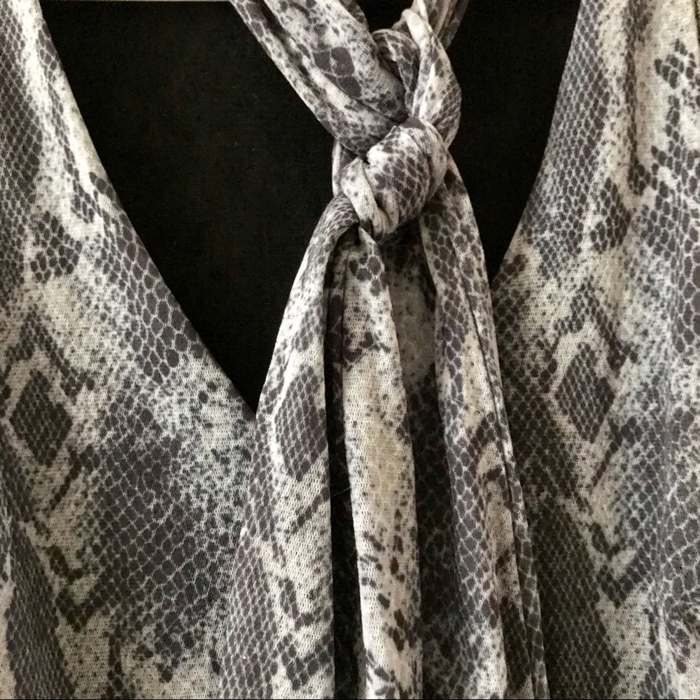 BEBE Gray Snakeskin Top - Picture 2 of 8